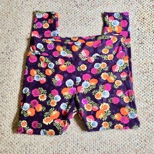 LuLaRoe Tall&Curvy Leggings “Alice In Wonderland”